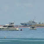 海保の船が埋め立て予定地域を固くガードをしている